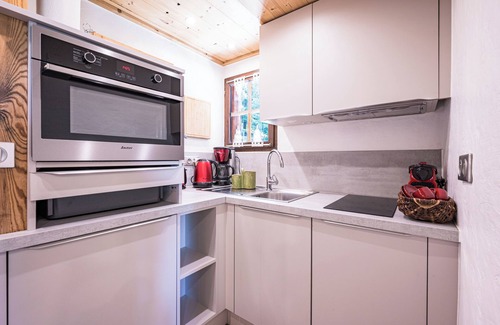 Manigod Ski Chalet | Chalet 'Vardasse' with Mountain View, Shared Pool and Wi-Fi