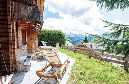 Manigod Ski Chalet | Chalet 'Vardasse' with Mountain View, Shared Pool and Wi-Fi