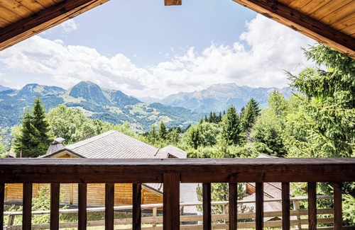 Manigod Ski Chalet | Chalet 'Vardasse' with Mountain View, Shared Pool and Wi-Fi