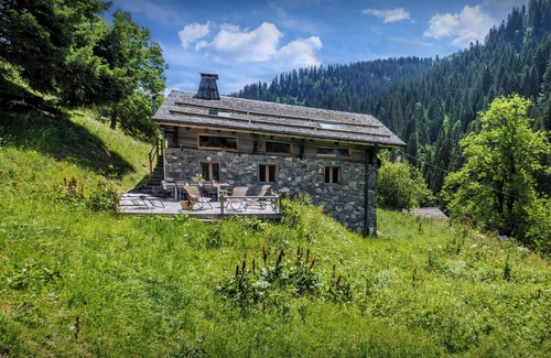 La Giettaz Ski Chalet | Chalet Victorina - stunning ski home for 12, close to slopes - OVO Network