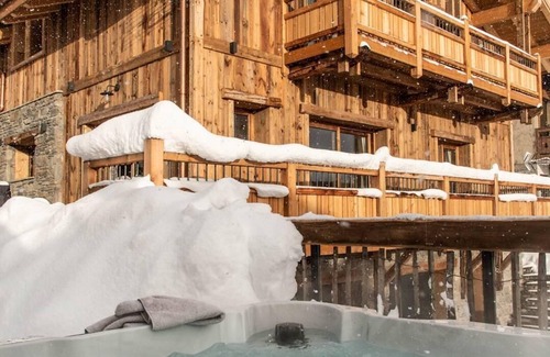 Champagny-en-Vanoise Ski Chalet | Chalet, view mountain, swimming pool, sauna, balcony, parking, tv, 300m², Champagny-en-Vanoise