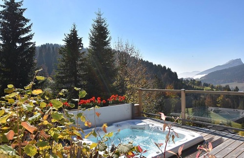 Le Chinaillon Ski Chalet | Chalet, view mountain, fitness, sauna, terrace, balcony, fireplace or stove, parking, tv, 190m²