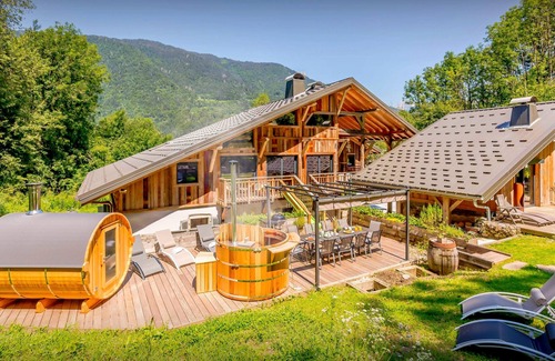 La Riviere-Enverse Ski Chalet | Chalet Vivaldaim - peaceful family base 15p with nordic bath - OVO Network