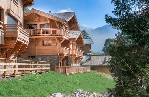Morzine Ski Chalet | Chalet Vorlaz is a luxury ski chalet with hot tub