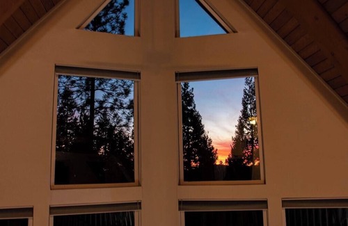 Arnold Ski Chalet | Chalet w/Hot Tub + Bar + Bocce