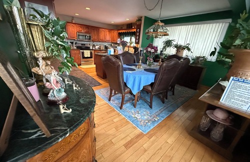 Wells House | Chalet w/Lake & MT views, Hot Tub, Pet friendly, <10mins to Lake & Golf