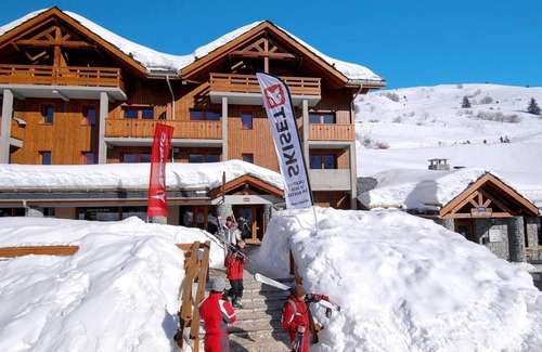 Valmeinier Ski Chalet | Chalet, wifi, ski-in/ski-out & foot of the slopes, fitness, swimming pool, terrace, balcony, tv