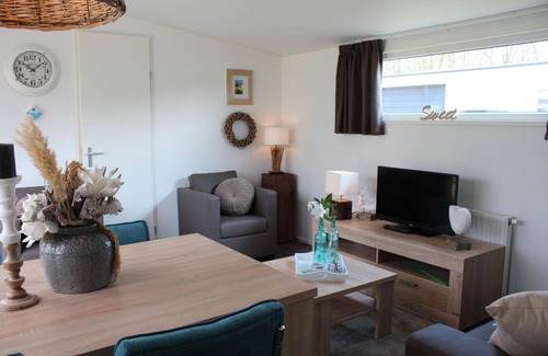 West-Graftdijk House | Chalet with 2 bedrooms and a dishwasher