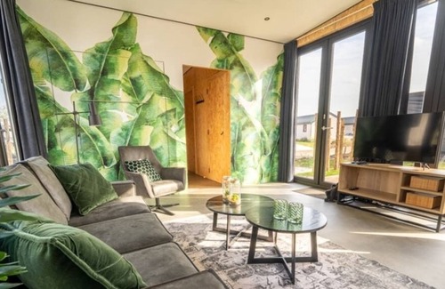 Kerkdriel Ski Chalet | Chalet with 2 bedrooms and a terrace