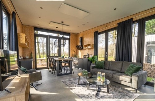 Kerkdriel Ski Chalet | Chalet with 2 bedrooms and a terrace