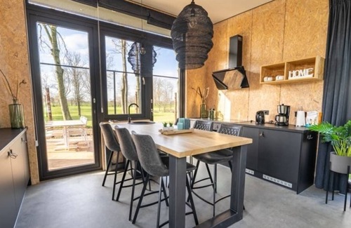 Kerkdriel Ski Chalet | Chalet with 2 bedrooms and a terrace