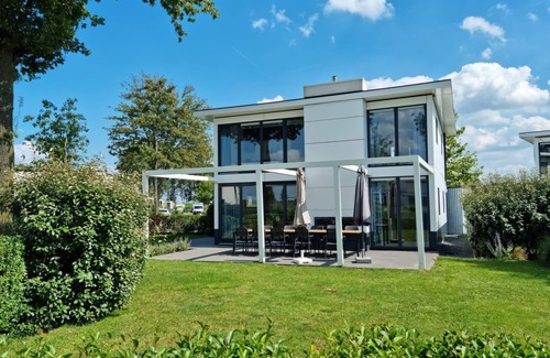 Nijkerk House | Chalet with 4 bedrooms and a terrace