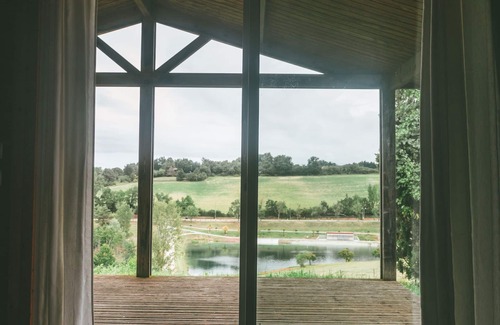 Monclar-de-Quercy Ski Chalet | Chalet with dishwasher on a hill