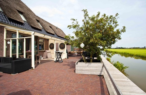Berkhout Ski Chalet | Chalet with dishwasher not far from Hoorn