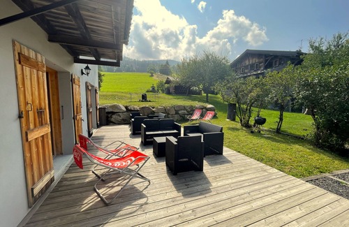 Demi-Quartier Ski Chalet | Chalet with sauna, at the foot of the pistes, sleeps 7