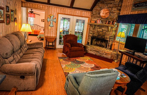 Pine Mountain Ski Chalet | Chalet with Screened in porch with just steps away from the playground
