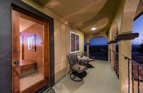 Paso Robles Ski Chalet | Chalet with Vineyard View at High Ridge Manor