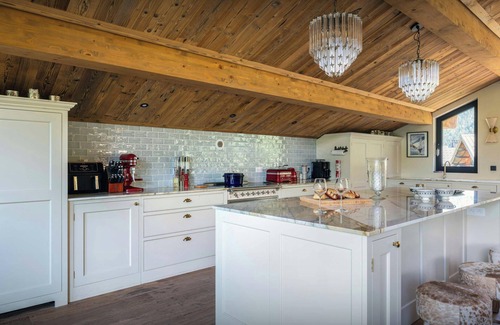 Seez Ski Chalet | Chalet Wonderland - Amazing chalet for 13 with summer pool - OVO Network