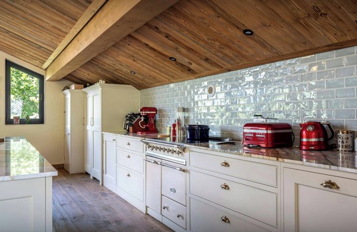 Seez Ski Chalet | Chalet Wonderland - Amazing chalet for 13 with summer pool - OVO Network