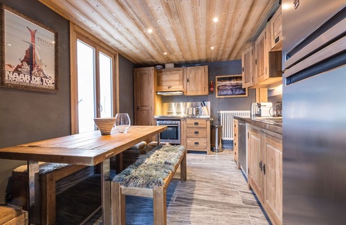 Chamonix City Centre Cottage | Chalet Yolo - a chalet that sleeps 9 guests in 3 bedrooms