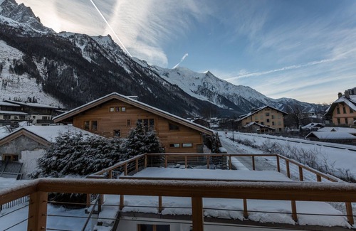 Chamonix City Centre Cottage | Chalet Yolo - a chalet that sleeps 9 guests in 3 bedrooms