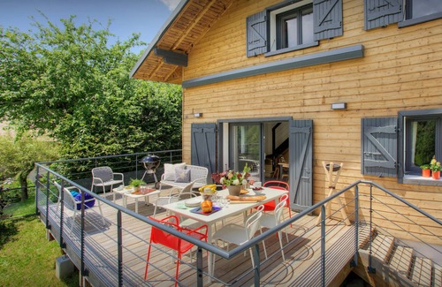 Saint-Jean-de-Sixt Ski Chalet | Chalet Ysopi - modern ski base for 9 La Clusaz, games room - OVO Network