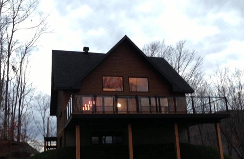 Austin Ski Chalet | CHALETMAG is a high-end chalet rental company located in the Magog region. Conce