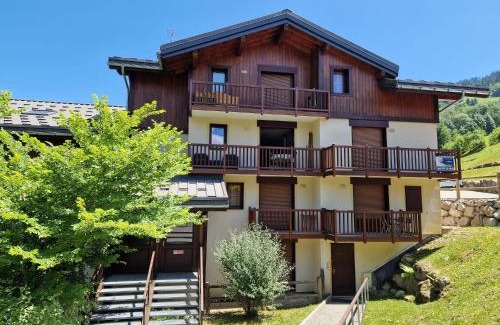 Flumet Apartment | Chalets des Evettes- appartement vue montagne