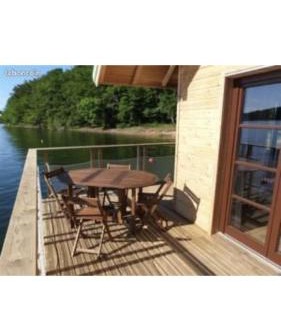 Saint-Gerons House | Chalets flottants lac saint Étienne Cantales