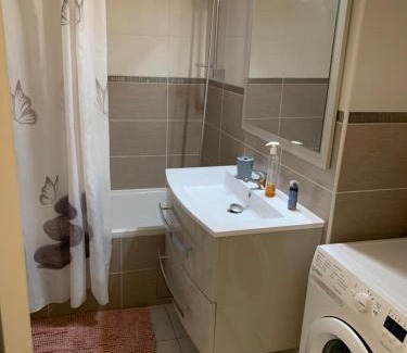 Annemasse Apartment | Chaleureux logement familial jusqu'à 6 personnes