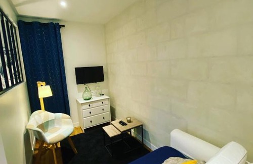 Justices Apartment | Chaleureux Studio climatisé