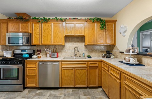 Central City House | Chalk Wall+Horseshoes+Foosball+BBQ+Covered Patio w/lights+Games+Coffee+Pancakes