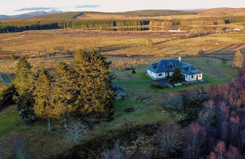 Lairg House | CHALLENGER LODGE, pet friendly, character holiday cottage in Lairg