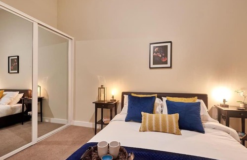 Birmingham City Centre Apartment | Chamberlain - 2 Bed Apartment - Ground Floor - Mantella Loft