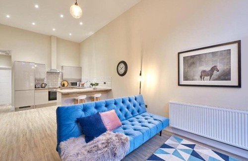 Birmingham City Centre Apartment | Chamberlain - 2 Bed Apartment - Ground Floor - Mantella Loft