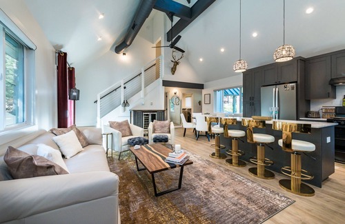 Chamberlands House | Chambers Escape: Cozy 3BR retreat in Tahoma