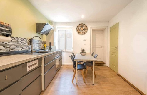 Woippy Bed & Breakfast | Chambre 30m² - Salon privé - 2TV - Wifi - 120m²