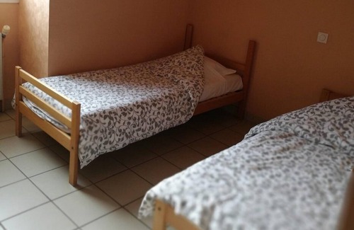 Pailherols House | Chambre 4-Twin room-Private Bathroom-Comfort-Garden view