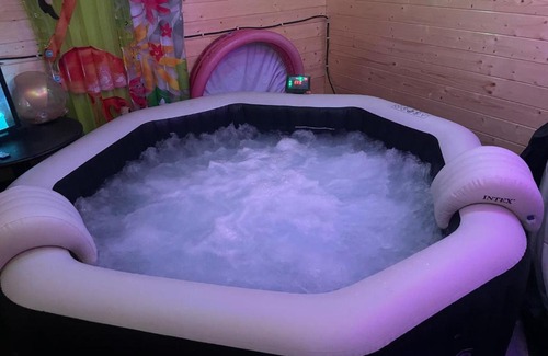 La Delorme House | Chambre agréable avec jacuzzi