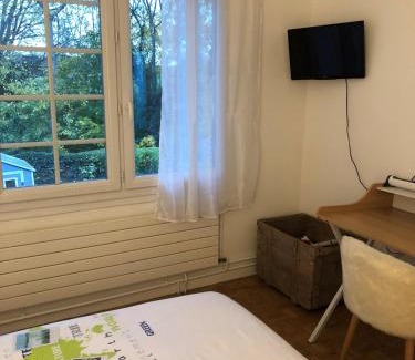 Ris Orangis House | Chambre au calme dans résidence avec terrain de tennis