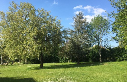 Bouloire House | Chambre avec balcon et salle de bains privée