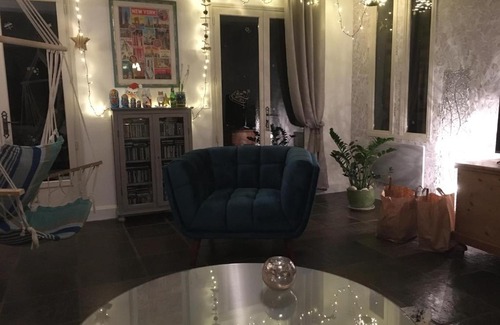 Bouloire House | Chambre avec balcon et salle de bains privée