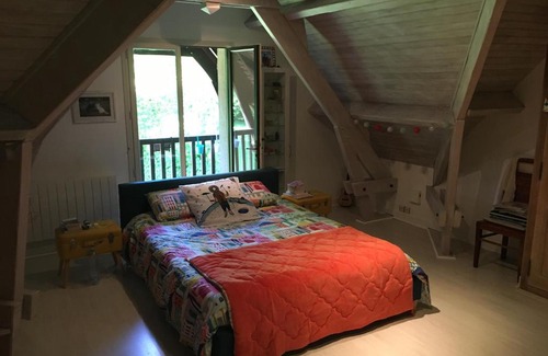 Bouloire House | Chambre avec balcon et salle de bains privée