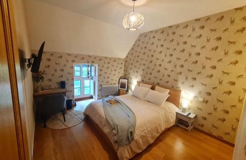Saint-Remy-du-Plein House | Chambre avec Charme & Jardin