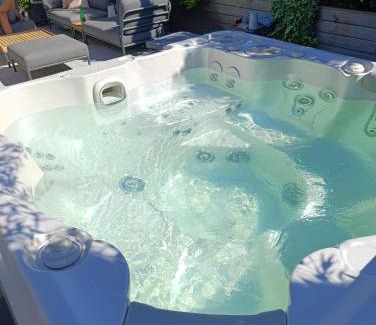 Strasbourg House | Chambre avec jacuzzi extérieur