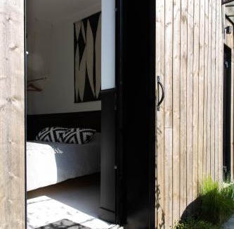 Boucardiere-Malleve House | Chambre avec salle de bain et accès indépendant