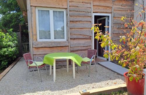 Rognes Bed & Breakfast | Chambre basilic 2p, 2 nuits max, dans petit chalet 6km du festival de piano de la roque d'anthéron