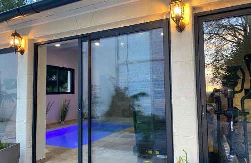 Varennes-Vauzelles House | Chambre Bleu Chic et Cosy piscine spa petit déjeuner au Château des Bourdons