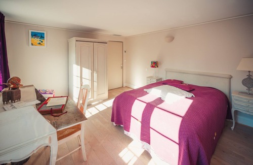 Callian Bed & Breakfast | Chambre Charles Trénet