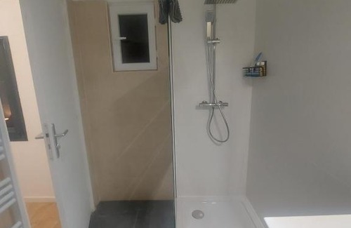 Saint-Jean-de Niost House | Chambre confortable et indépendante - Proche aéroport, Lyon et la Plaine de l'Ain